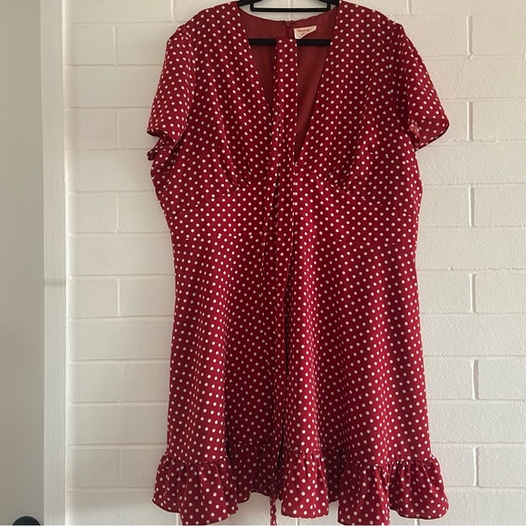 Showpo red and white polka dot dress with fabric tie  Size 20 - Picture 7 of 15